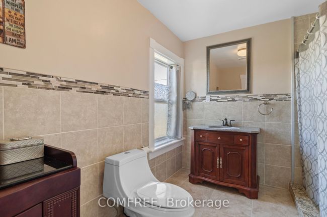 8 Laura St, House other with 5 bedrooms, 3 bathrooms and 4 parking in Lyn ON | Image 34