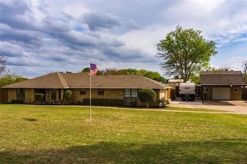 200 Red Oak Creek Dr, Oak Leaf, TX, 75154-3619 | Card Image