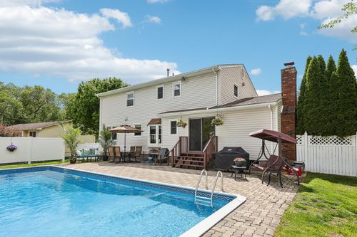 11 Howard Ave, Tappan, NY, 10983-1005 | Card Image