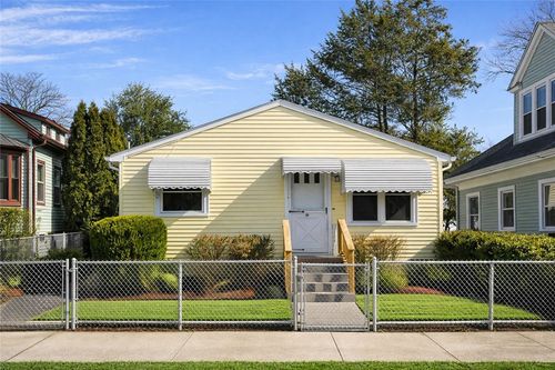87 Pinehurst Ave, Providence, RI, 02908-2940 | Card Image