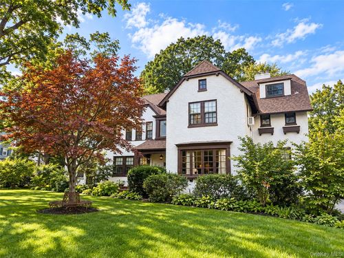 71 Arleigh Rd, Great Neck, NY, 11021-1442 | Card Image