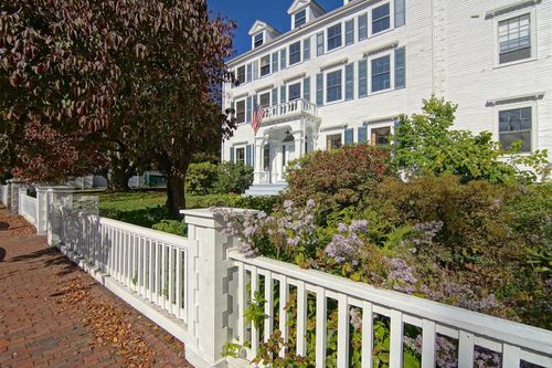 53 Austin St, Portsmouth, NH, 03801-4307 | Card Image