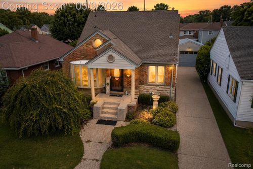 22501 Maple St, Saint Clair Shores, MI, 48081-2361 | Card Image