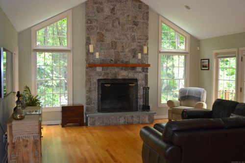 52 Grumman Ave, Wilton, CT, 06897-4617 | Card Image