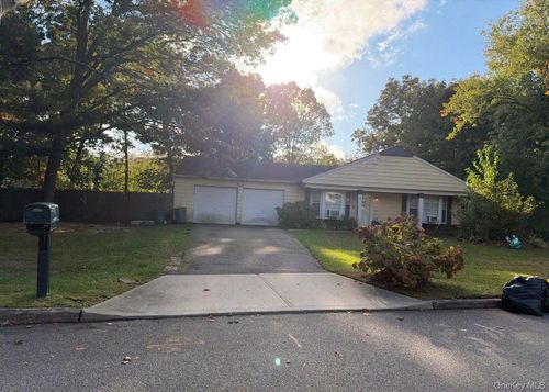6 Mount Snow Ln, Coram, NY, 11727-2025 | Card Image