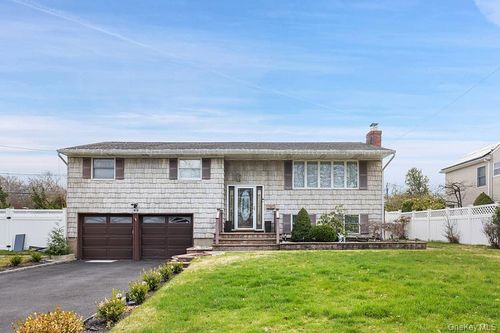 86 New Hwy, Commack, NY, 11725-4216 | Card Image