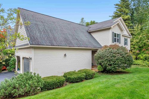 87 Juniper Dr, South Burlington, VT, 05403-5728 | Card Image
