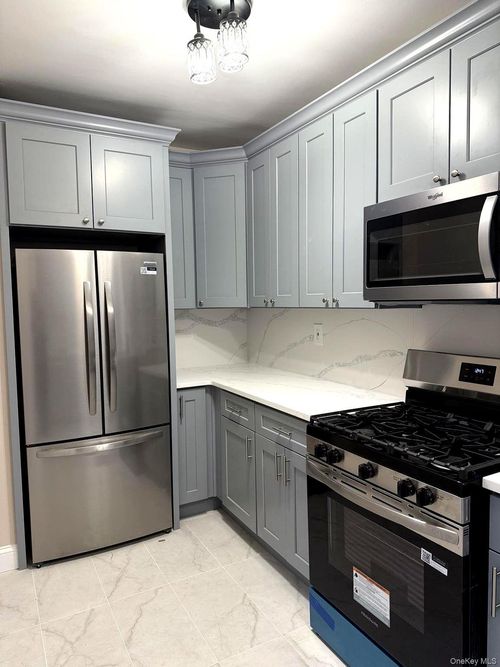 b4-68-36 Burns St, Forest Hills, NY, 11375-5057 | Card Image