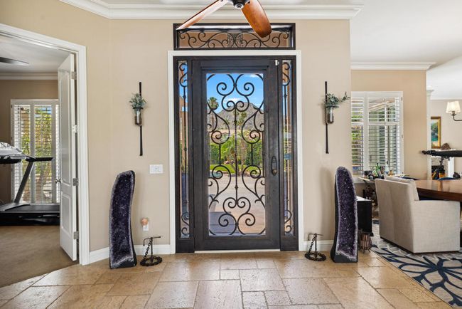 Front Entry | Image 24