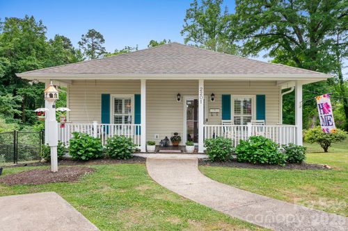 2201 Jackson St, Belmont, NC, 28012-5104 | Card Image