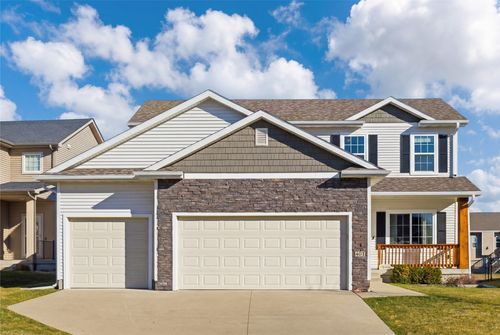 401 Se 15th St, Grimes, IA, 50111-2241 | Card Image