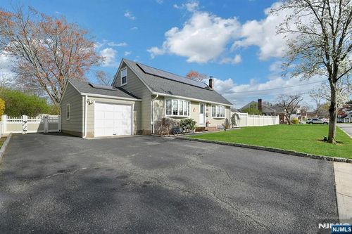 345 Grove St, New Milford, NJ, 07646-1822 | Card Image