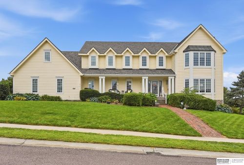 909 Bailey Dr, Papillion, NE, 68046-7027 | Card Image