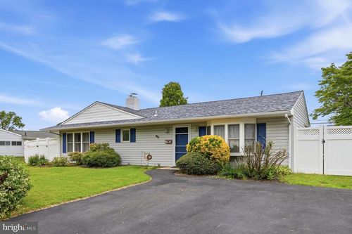 442 Lakeside Dr, LEVITTOWN, PA, 19054-3928 | Card Image