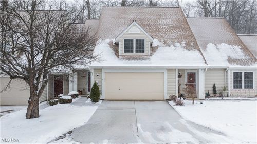 7674 Creekwood Ln, North Royalton, OH, 44133-3863 | Card Image