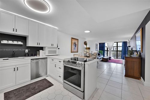 605-400 Leslie Dr, Hallandale Beach, FL, 33009-2966 | Card Image