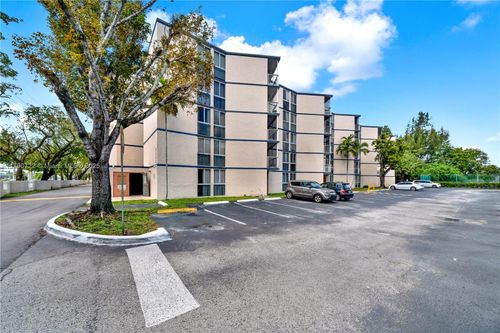 apt-b104-7125 Nw 186th St, Hialeah, FL, 33015-3011 | Card Image