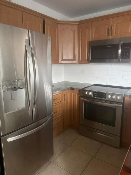 apt-204-9980 Nw 9th Street Cir, Miami, FL, 33172-5113 | Card Image