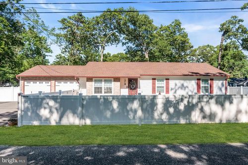 28 Geranium St, BROWNS MILLS, NJ, 08015-2427 | Card Image