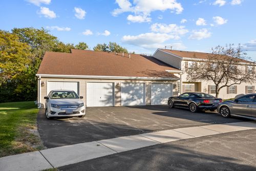 b-126 Gant Cir, Streamwood, IL, 60107-6808 | Card Image