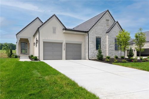 13708 Pembroke Cir, Leawood, KS, 66224-4200 | Card Image