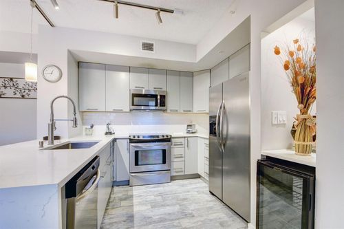 208-720 S Sapodilla Ave, West Palm Beach, FL, 33401-4164 | Card Image