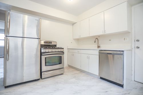 2n-1652 W Pratt Blvd, Chicago, IL, 60626-4118 | Card Image