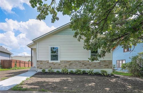 105 W Shawnee St, Paola, KS, 66071-1638 | Card Image