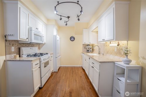 b-1-15633 44th Ave W, Lynnwood, WA, 98087-6187 | Card Image