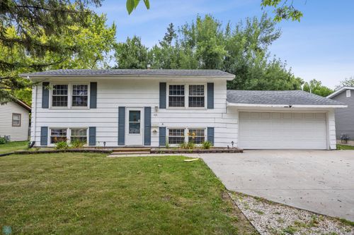 426 4th Ave E, West Fargo, ND, 58078-1913 | Card Image