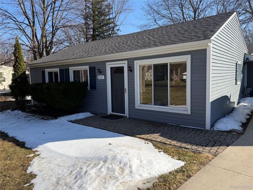 7081 Tappon Dr, Clarkston, MI, 48346-2635 | Card Image