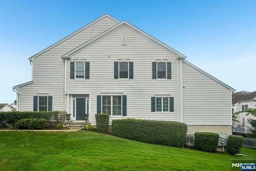 2 Constitution Ln, Totowa, NJ, 07512-2225 | Card Image