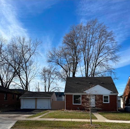 27247 Leroy St, Roseville, MI, 48066-2754 | Card Image