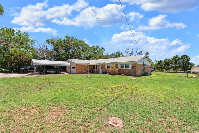 5612 E Midway Rd, House other with 3 bedrooms, 2 bathrooms and 4 parking in Big Spring TX | Image 5