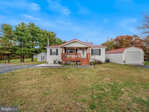 2285 Paynes Ford Rd, MARTINSBURG, WV, 25405-3037 | Card Image