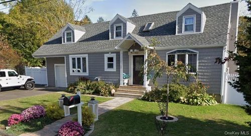 22 Ludlam St, Huntington Station, NY, 11746-2509 | Card Image