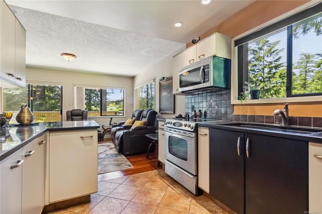 1 - 981 Fir Tree Glen, Townhouse with 2 bedrooms, 3 bathrooms and null parking in Saanich BC | Image 20