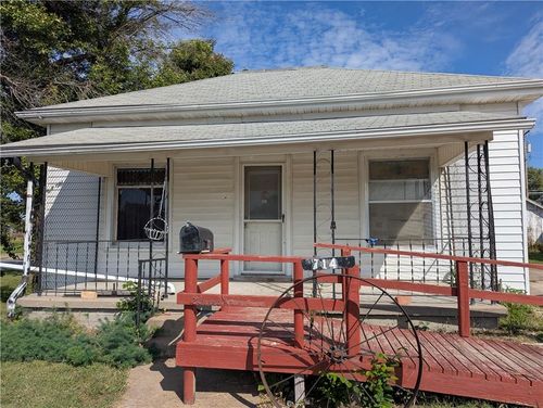 714 Iowa St, Hiawatha, KS, 66434-2533 | Card Image