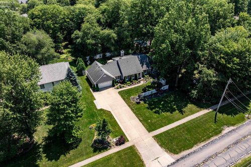 389 Jaycox Rd, Avon Lake, OH, 44012-2113 | Card Image