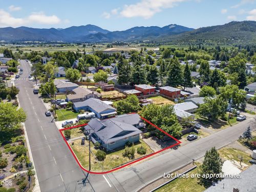 502 S B St, Phoenix, OR, 97535-7747 | Card Image