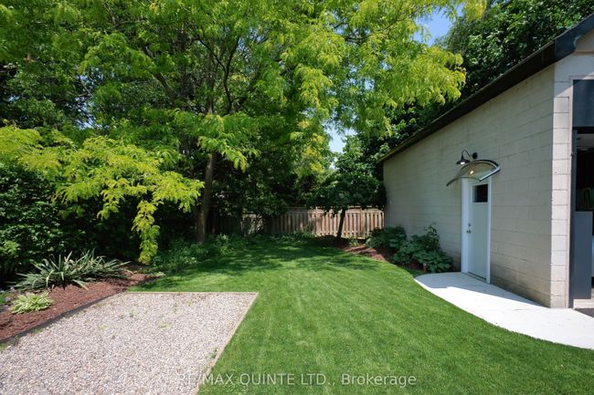 291 Dufferin Ave, House other with 2 bedrooms, 2 bathrooms and 8 parking in Belleville ON | Image 40