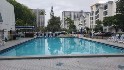 402-3 - 200 177th Dr, Condo with 1 bedrooms, 1 bathrooms and null parking in Sunny Isles Beach FL | Image 2