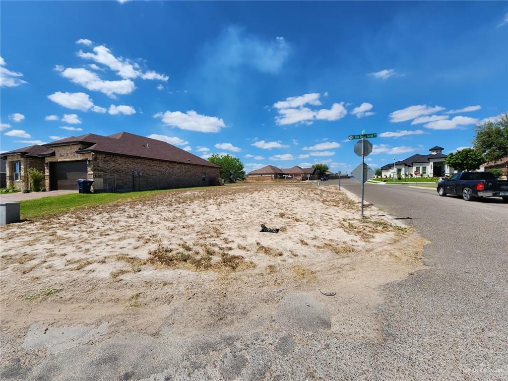 Land in La Joya 5