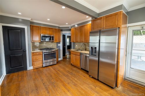 1035 Wool Ave, Franklin Square, NY, 11010-2314 | Card Image