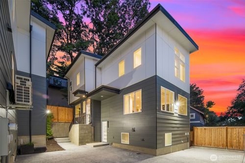 1804 28th Ave S, Seattle, WA, 98144-4804 | Card Image