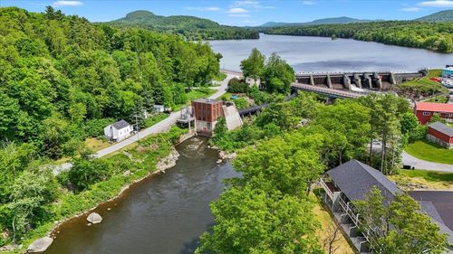 6-7 River St, Milton, VT, 05468-3953 | Card Image