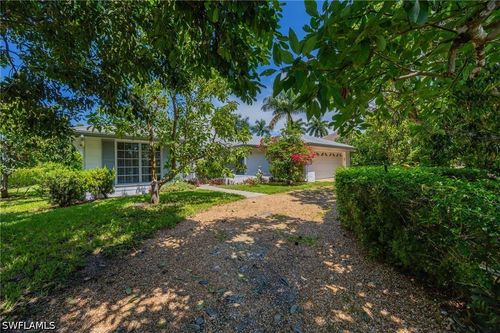 635 Wedge Dr, Naples, FL, 34103-4428 | Card Image