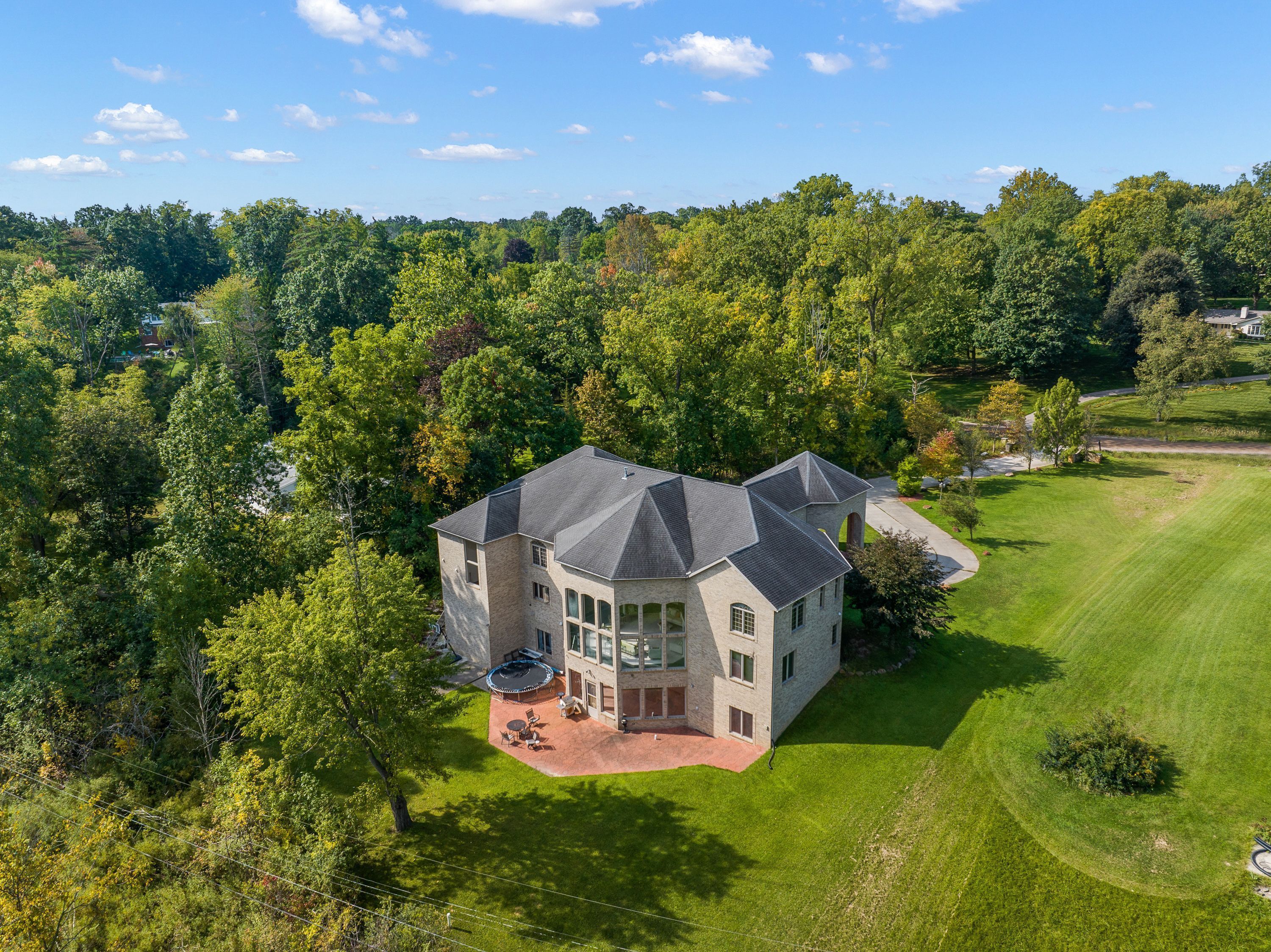 Glenway Dr, West Bloomfield, MI 48322
