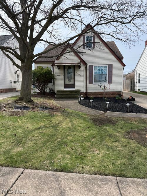 6707 Thornton Dr, Parma, OH, 44129-4140 | Card Image