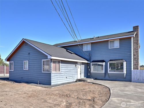 2101 W Lakeside Dr, Moses Lake, WA, 98837-2730 | Card Image